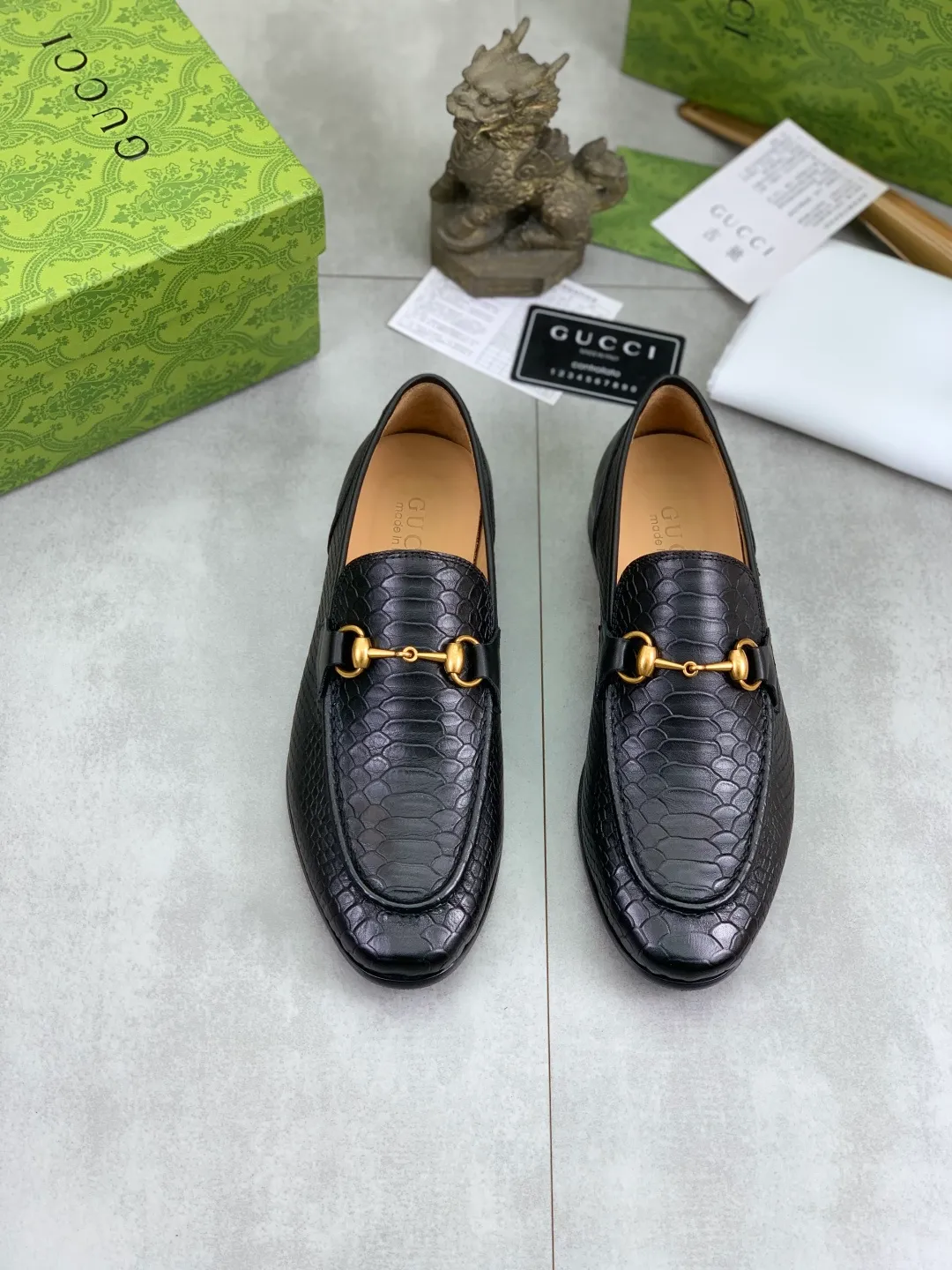 Men's Men's Shoes💰P580💰【New Style】Water-dyed Niuli Gucci's most popular selection of lazy slip-on leather shoes (Gucci) official website latest Gucci lazy leather shoes, hot style 💥 simple and elegant style, exclusive for trendy men. Unique official website latest brand original double G embossing Elements 👑 Original Gucci decoration, fashionable and elegant, fabric original calfskin ✅ fully imported first-layer cowhide lining, official website designated wear-resistant, rubber business outsole, classic model taken at the counter in real life 🎬38-44 black brown optional